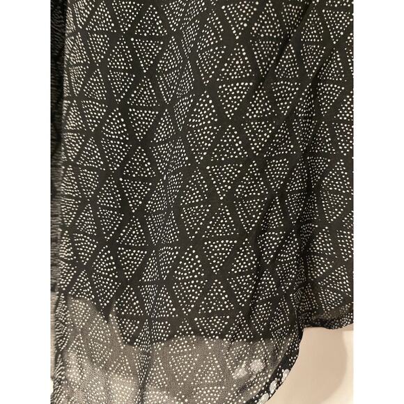 H&M Size 6 Blouse Black Sleeveless Button Sheer Chiffon Great with Leggings - Picture 7 of 7